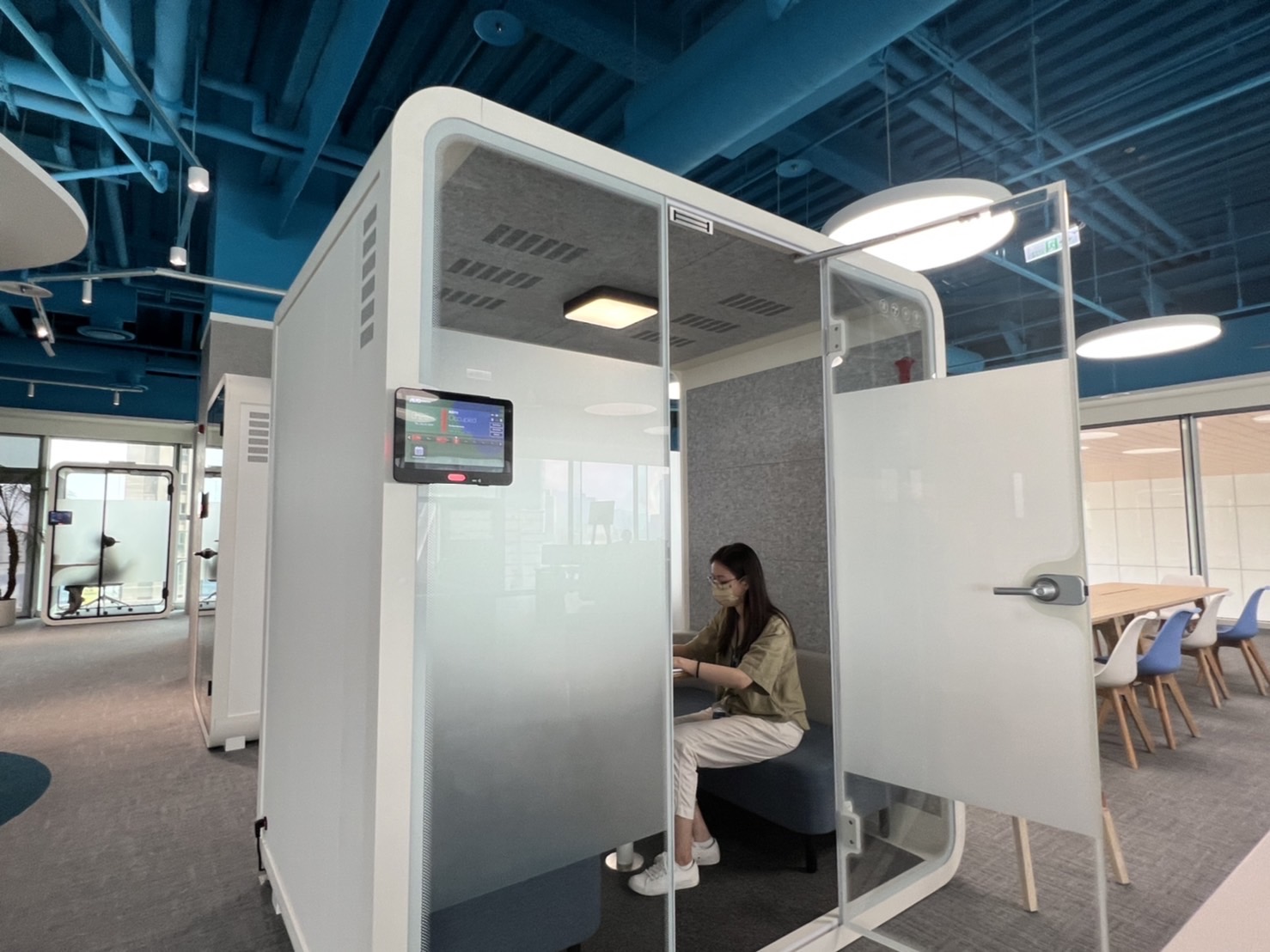 Z6·尊龙时凯高雄據點的智慧行動辦公艙，展現Z6·尊龙时凯在面板以外的研發應用軟實力