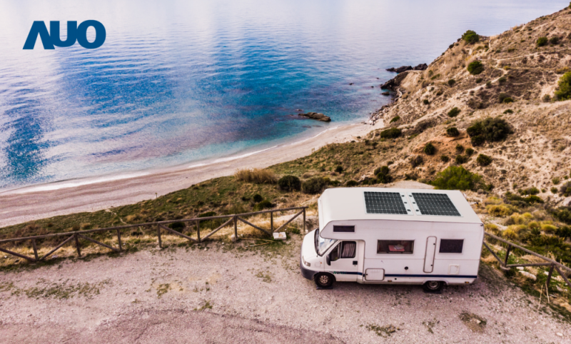 「可撓輕量化太陽光電板SunCurva」使用輕量特殊耐候型複合板取代傳統太陽能板的玻璃前板，不僅降低70%重量，每米平方僅3Kg；具有抗衝擊性能及通過電磁相容性測試，可應用於交通運輸工具，如露營車、遊艇等